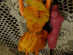3340 1974 BARBIE DOLL GOLDEN GLITTER GOLD SATIN PARTY DRESS SOLO